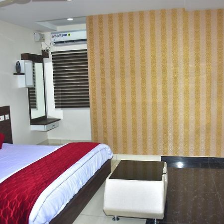 Отель Pagadala Grand Residency Bapatla Экстерьер фото