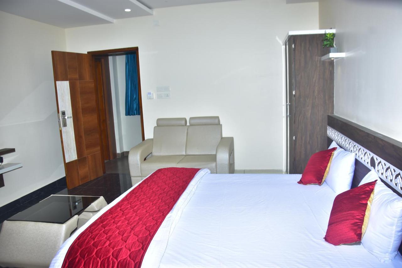 Отель Pagadala Grand Residency Bapatla Экстерьер фото