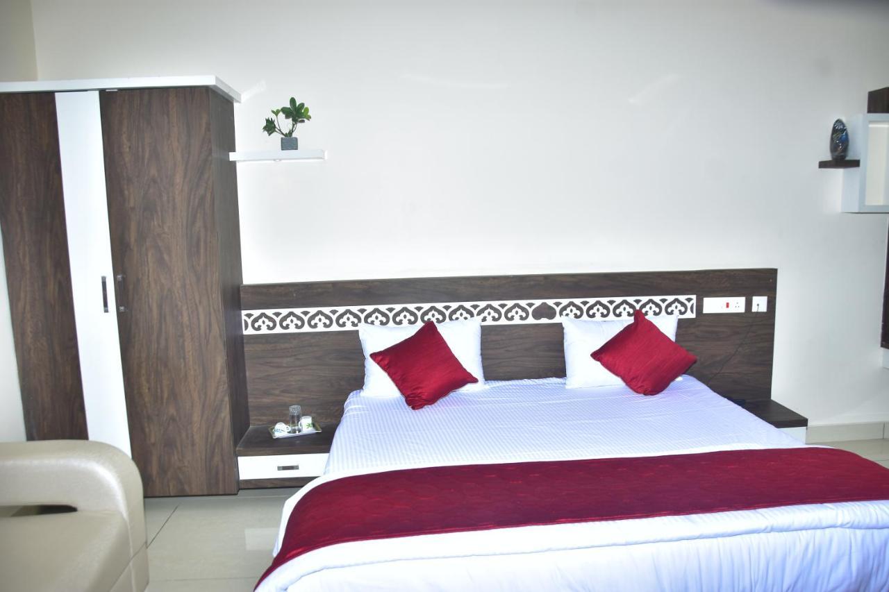 Отель Pagadala Grand Residency Bapatla Экстерьер фото