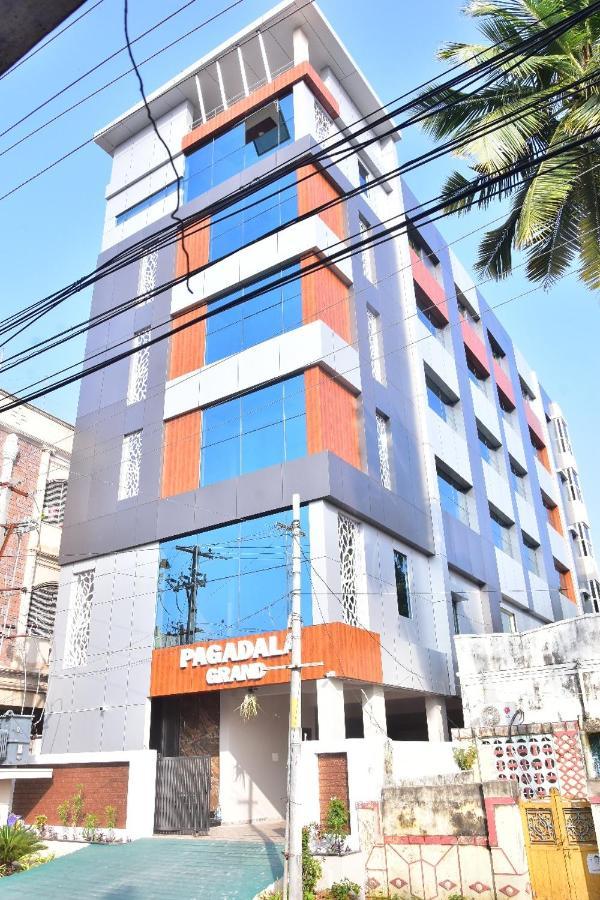 Отель Pagadala Grand Residency Bapatla Экстерьер фото